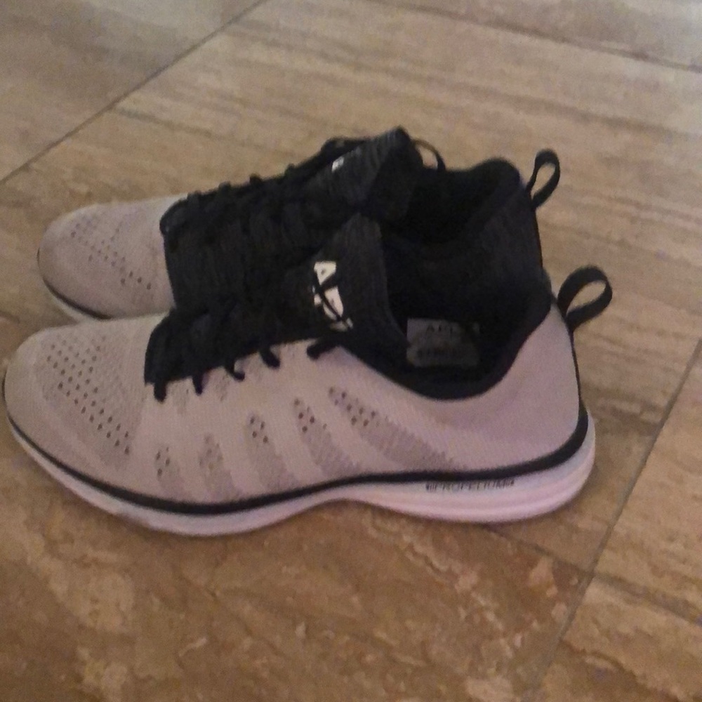 APL running shoe